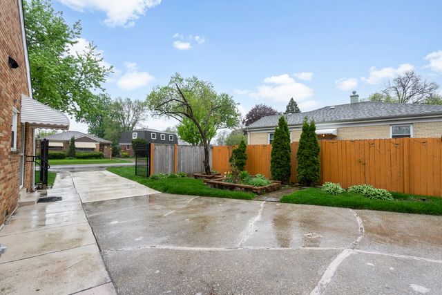 11226 Mandel Avenue, Westchester, IL 60154