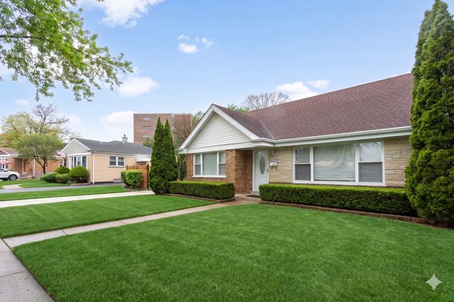 11226 Mandel Avenue, Westchester, IL 60154
