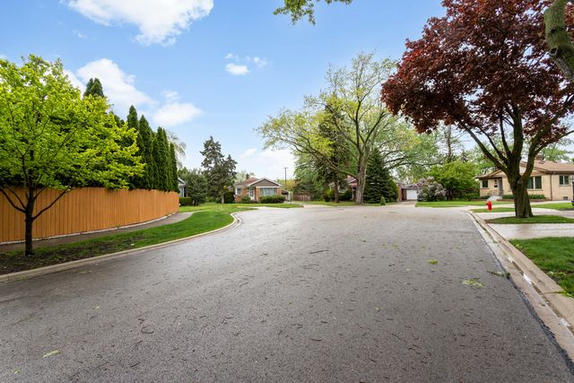 11226 Mandel Avenue, Westchester, IL 60154