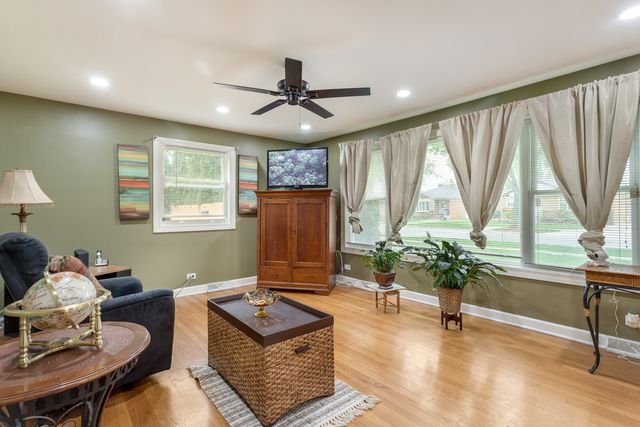 11226 Mandel Avenue, Westchester, IL 60154