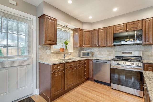 11226 Mandel Avenue, Westchester, IL 60154