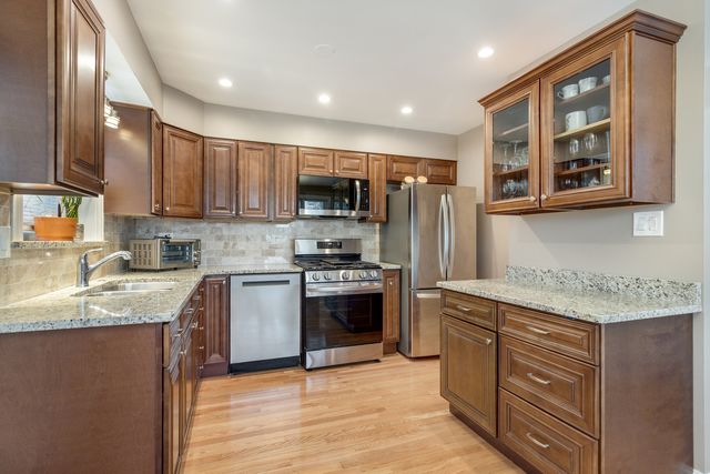 11226 Mandel Avenue, Westchester, IL 60154
