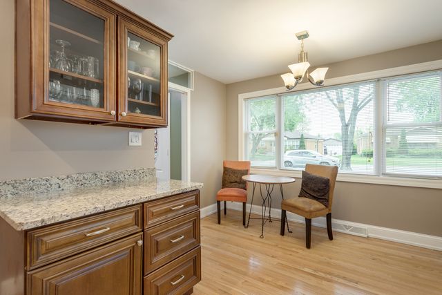 11226 Mandel Avenue, Westchester, IL 60154