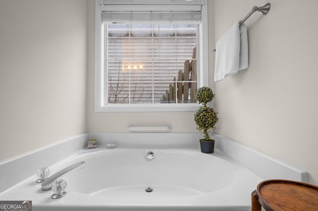 2021 Crestview Way, Woodstock, GA 30188