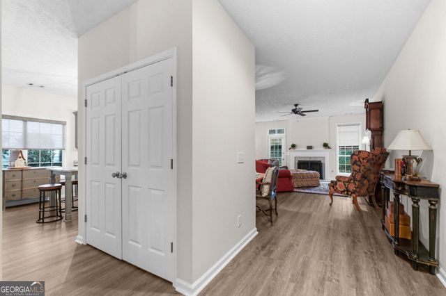 2021 Crestview Way, Woodstock, GA 30188