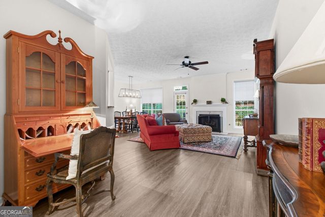 2021 Crestview Way, Woodstock, GA 30188