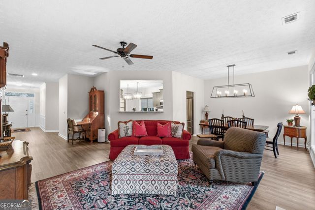 2021 Crestview Way, Woodstock, GA 30188