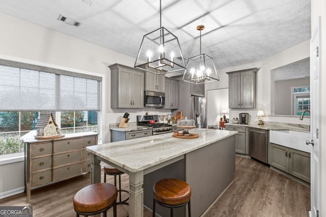 2021 Crestview Way, Woodstock, GA 30188