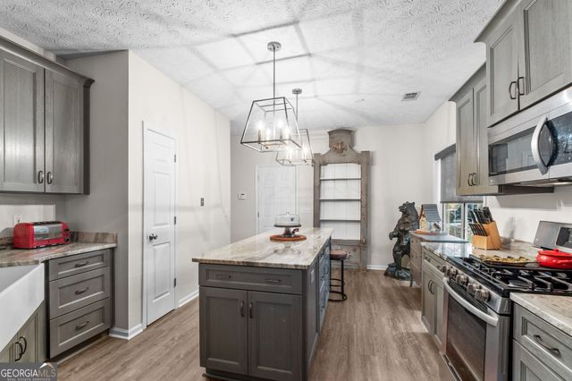 2021 Crestview Way, Woodstock, GA 30188