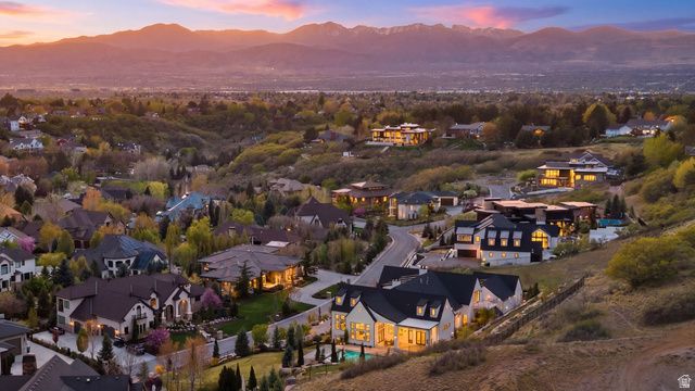 11 E CROSS HILL LN, Sandy, UT 84092