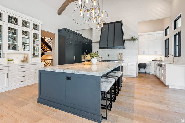11 E CROSS HILL LN, Sandy, UT 84092