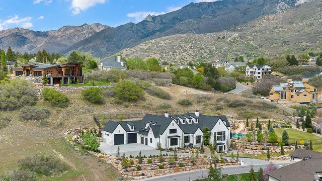 11 E CROSS HILL LN, Sandy, UT 84092