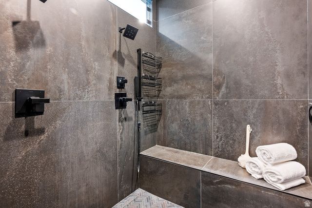11 E CROSS HILL LN, Sandy, UT 84092