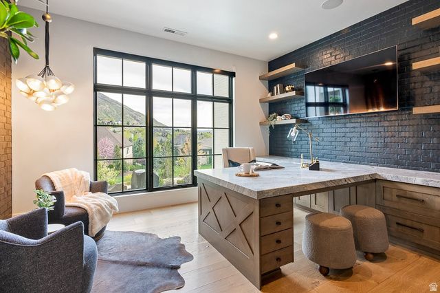 11 E CROSS HILL LN, Sandy, UT 84092