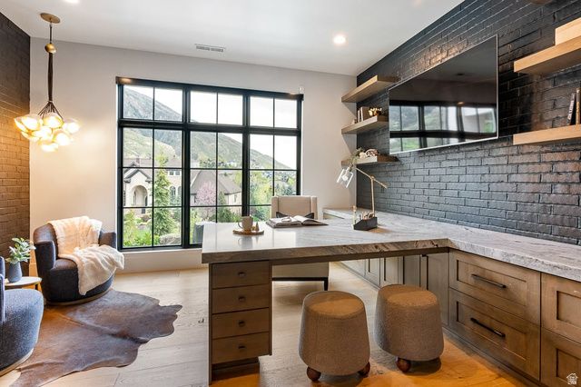 11 E CROSS HILL LN, Sandy, UT 84092