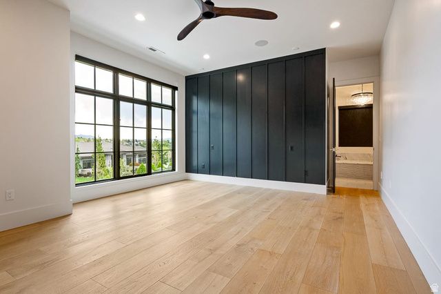 11 E CROSS HILL LN, Sandy, UT 84092