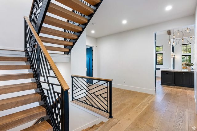11 E CROSS HILL LN, Sandy, UT 84092