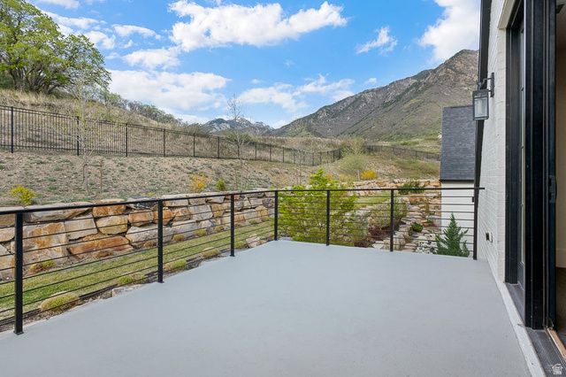 11 E CROSS HILL LN, Sandy, UT 84092