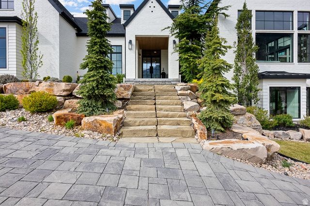 11 E CROSS HILL LN, Sandy, UT 84092