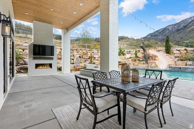 11 E CROSS HILL LN, Sandy, UT 84092