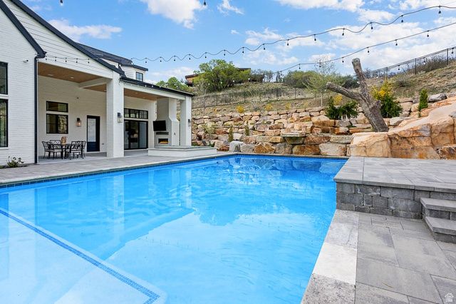 11 E CROSS HILL LN, Sandy, UT 84092