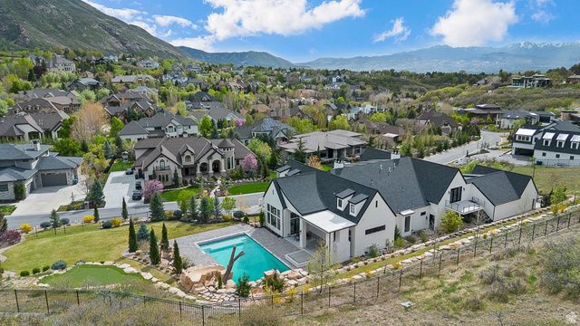 11 E CROSS HILL LN, Sandy, UT 84092