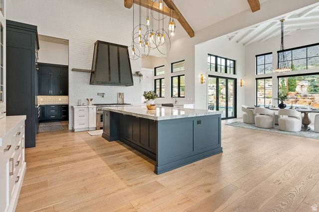 11 E CROSS HILL LN, Sandy, UT 84092
