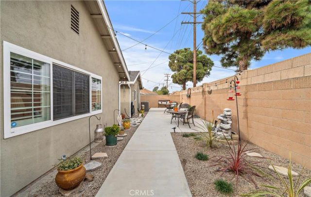 17612 Wrightwood Lane, Huntington Beach, CA 92649