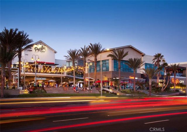 17612 Wrightwood Lane, Huntington Beach, CA 92649