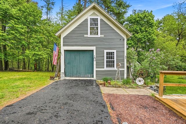 238 South St, Douglas, MA 01516