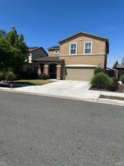3728 E Kaweah Avenue, Visalia, CA 93292