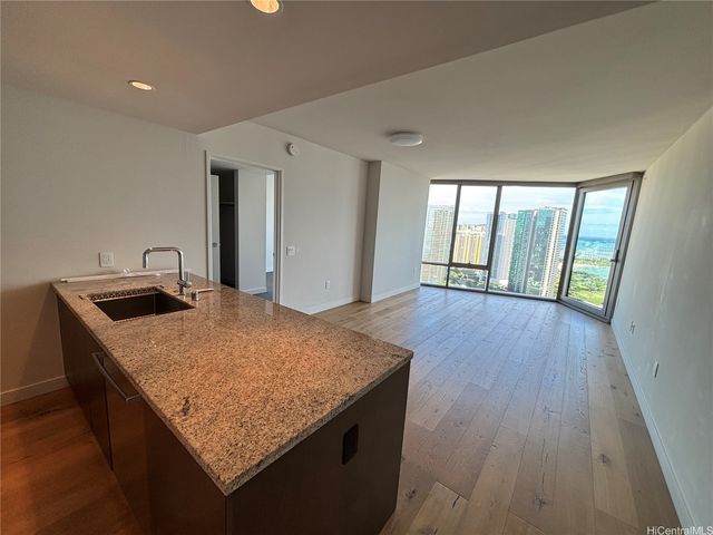 1001 Queen Street 3204, Honolulu, HI 96814