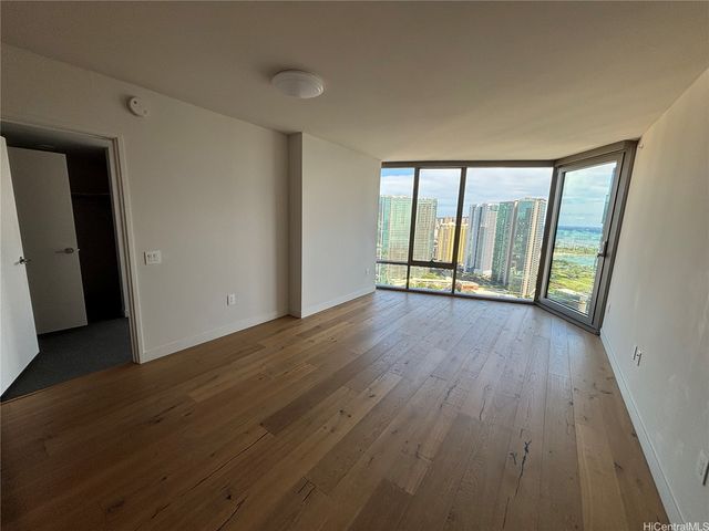 1001 Queen Street 3204, Honolulu, HI 96814