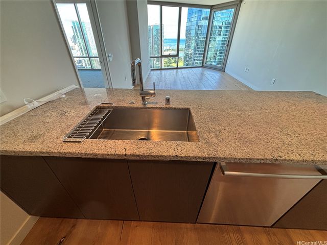 1001 Queen Street 3204, Honolulu, HI 96814