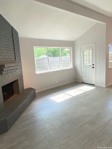 11009 Forest Crown, Live Oak, TX 78233