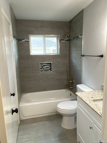 11009 Forest Crown, Live Oak, TX 78233