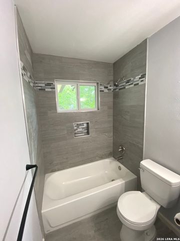 11009 Forest Crown, Live Oak, TX 78233