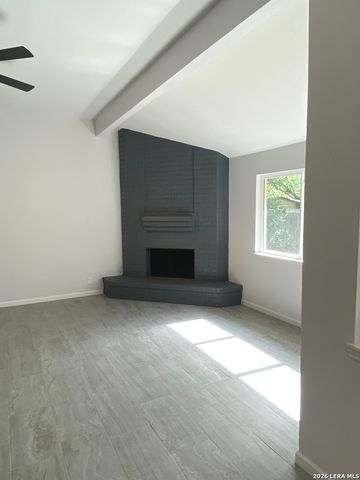 11009 Forest Crown, Live Oak, TX 78233