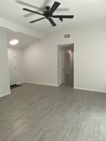 11009 Forest Crown, Live Oak, TX 78233