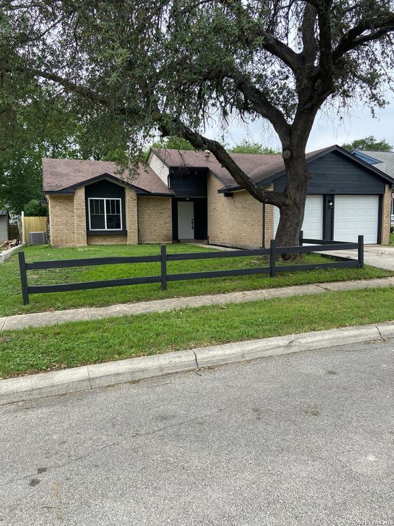 11009 Forest Crown, Live Oak, TX 78233