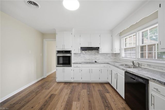 120 Stonehurst RD, Hampton, VA 23669