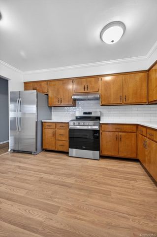 9 Bay Beach Avenue, Bayville, NY 11709