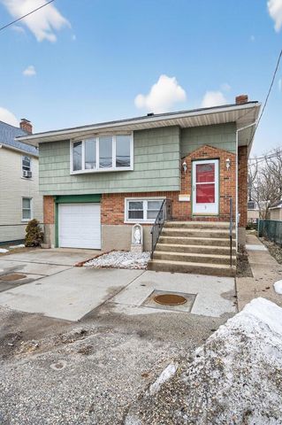 9 Bay Beach Avenue, Bayville, NY 11709