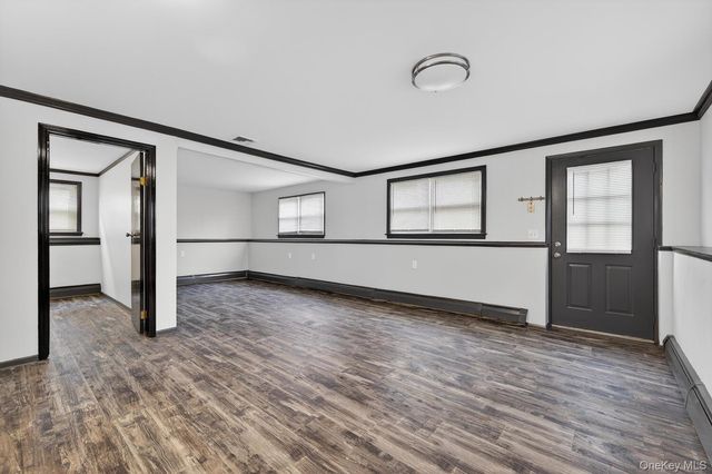 9 Bay Beach Avenue, Bayville, NY 11709