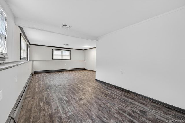 9 Bay Beach Avenue, Bayville, NY 11709