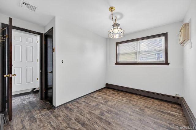 9 Bay Beach Avenue, Bayville, NY 11709