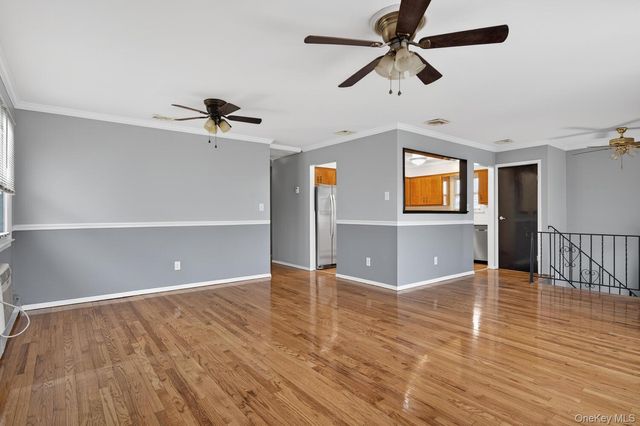 9 Bay Beach Avenue, Bayville, NY 11709