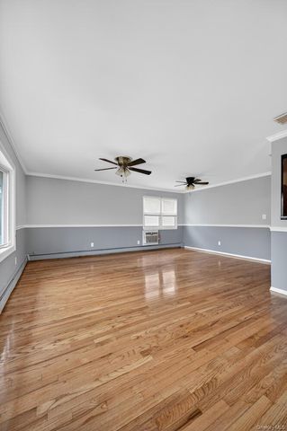 9 Bay Beach Avenue, Bayville, NY 11709