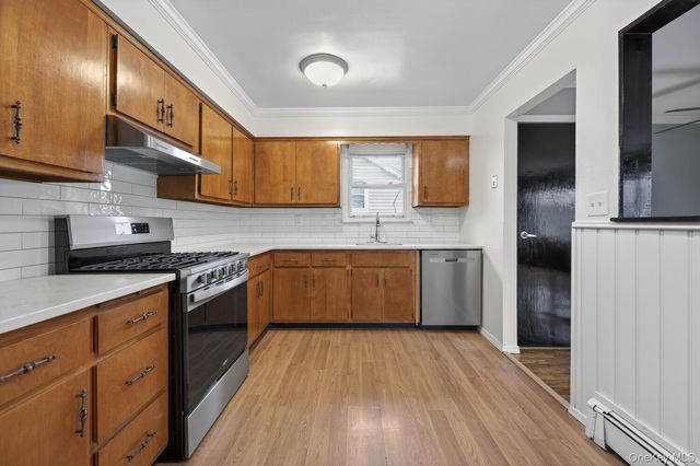 9 Bay Beach Avenue, Bayville, NY 11709