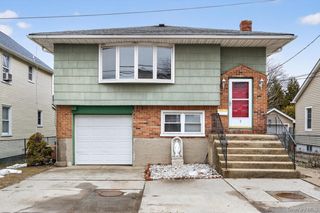 9 Bay Beach Avenue, Bayville, NY 11709